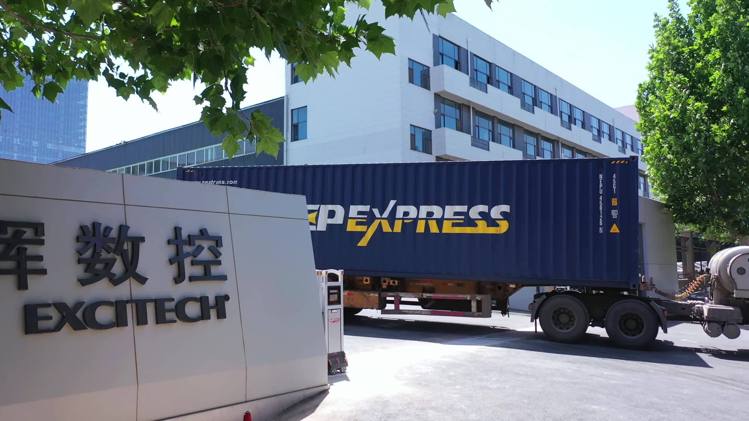Excitech-fabriken skickar kundernas beställningar. Leverera varorna säkert till kundens fabrik