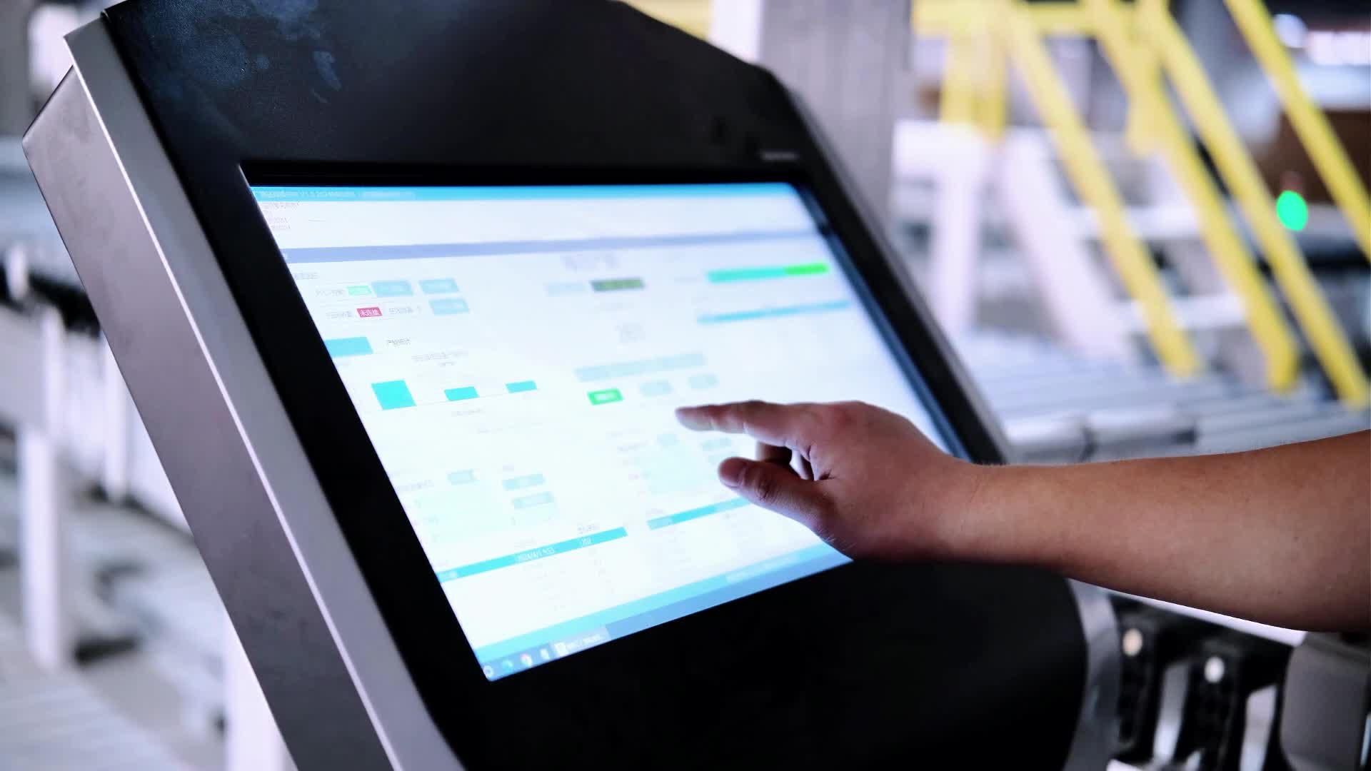EXCITECH träbearbetningsmaskiner kommer att bygga en fabrik för intelligenta möbler åt dig.